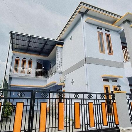 Griya Mbak Tafik Syariah Hotel Gendingan Ngoại thất bức ảnh